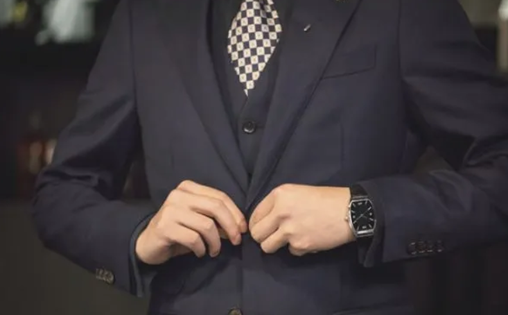 公司定做職業(yè)裝要考慮的因素都有哪些呢？